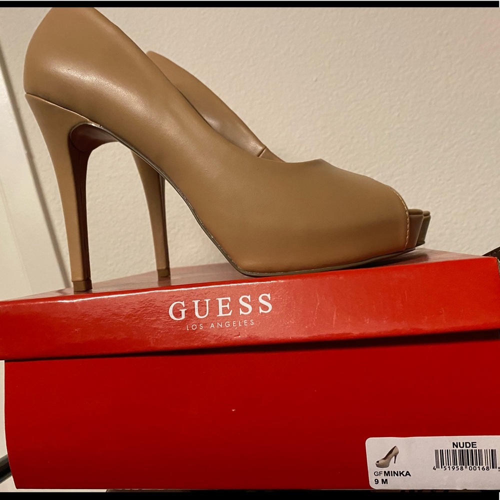 Guess nude pumps